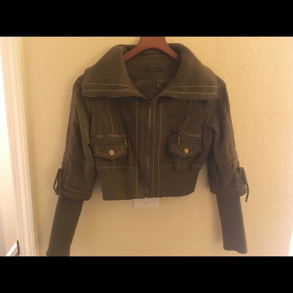 Jacket size L but fits like a medium